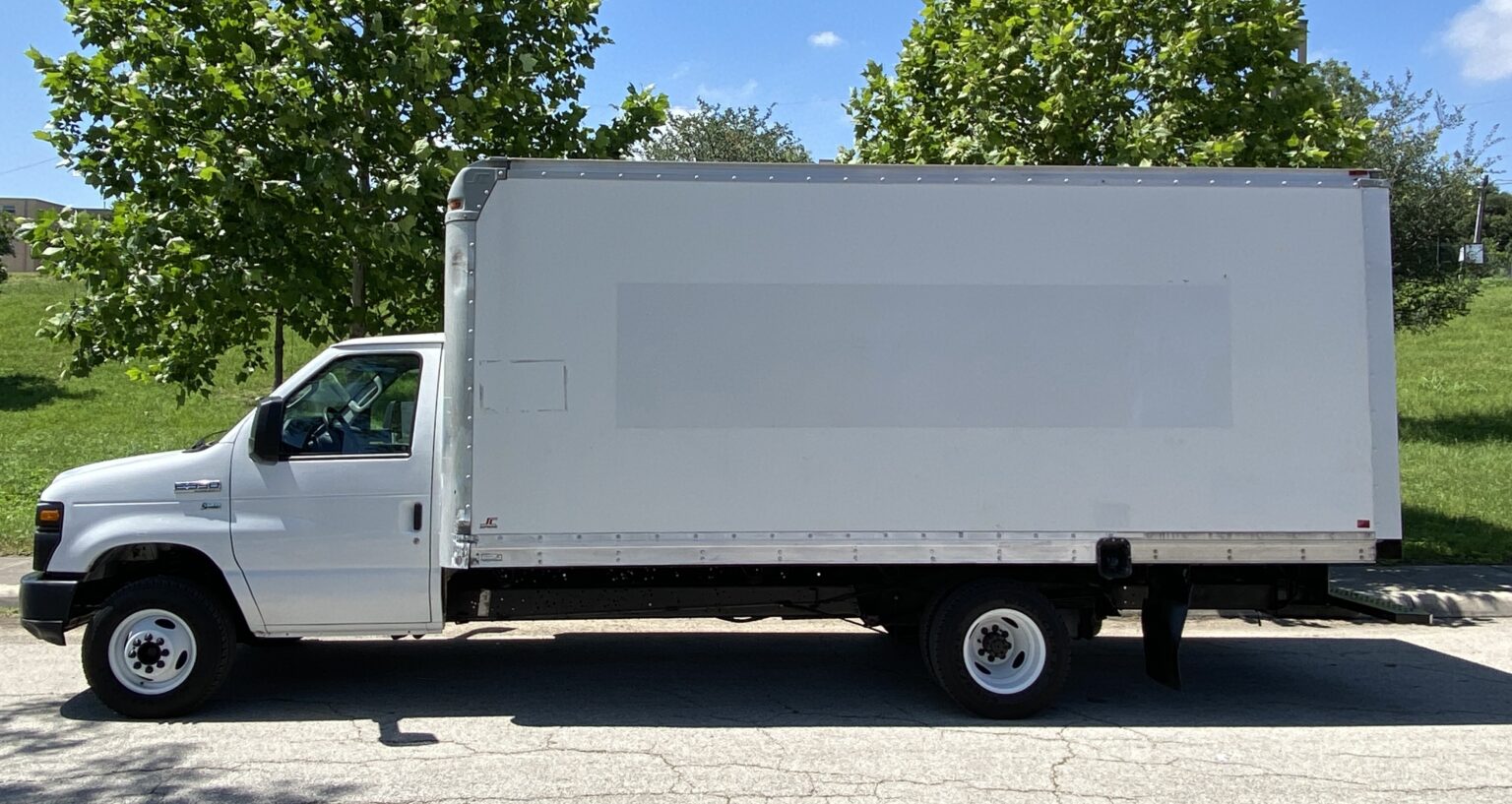2015  Ford E-350 Box Truck